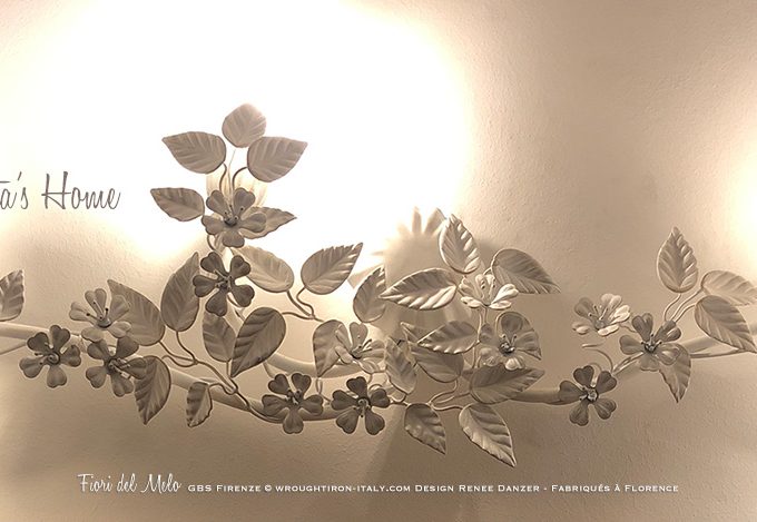 Fiori del Melo. Applique – Plafoniera con tre faretti. Tempera bianca