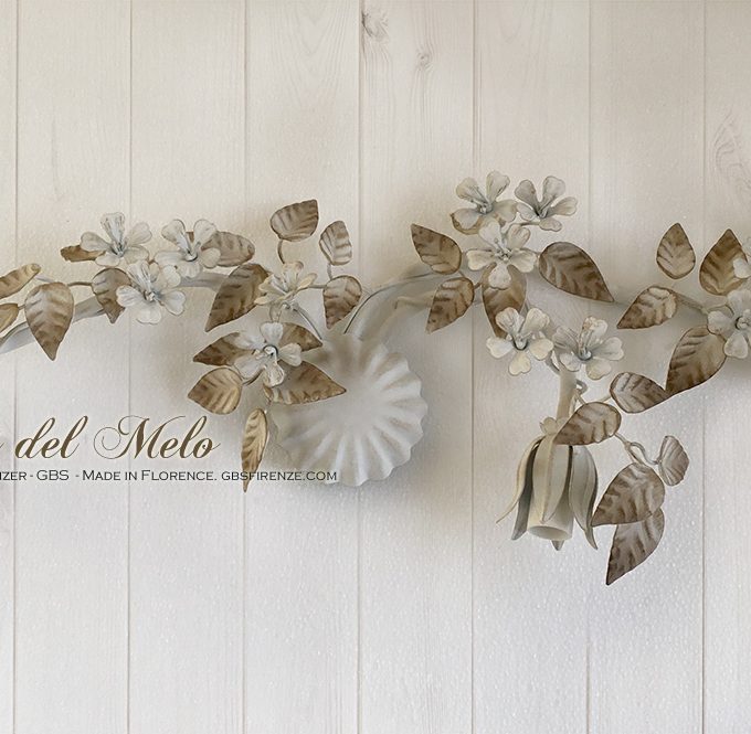 Fiori del Melo. Applique – Plafoniera con tre faretti. Tempera bianca