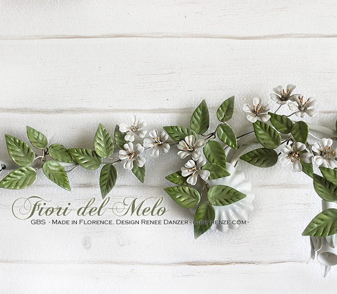 Fiori del Melo. Applique – Plafoniera con tre faretti. Tempera bianca