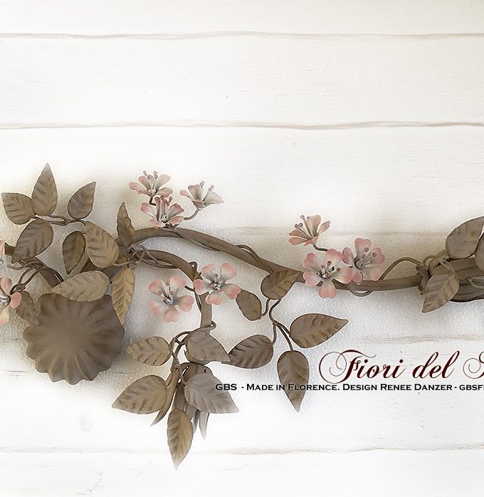 Fiori del Melo. Applique – Plafoniera con tre faretti. Tempera bianca