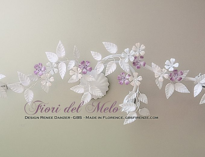 Fiori del Melo. Applique – Plafoniera con tre faretti. Tempera bianca