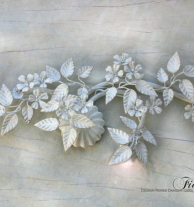 Fiori del Melo. Applique – Plafoniera con tre faretti. Tempera bianca