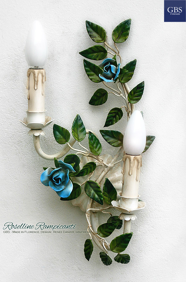 Candeeiro de parede com 2 luzes, coleção Climbing Roses. Ferro forjado e decorado à mão. Feito em Florença.