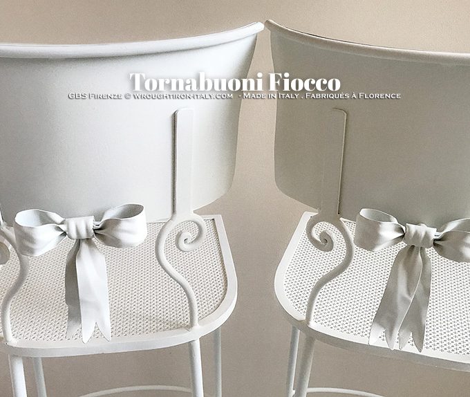 Tornabuoni Fiocco. Sedia o Sgabello. Colore Cappuccino. Tempera. Seduta in ferro.