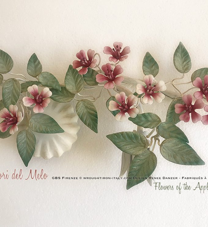 Fiori del Melo. Applique – Plafoniera con tre faretti. Tempera bianca