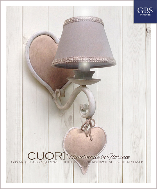 Applique Cuori a 1 luce. Ferro battuto e decorato a mano. Collezione Shabby. Design Renee Danzer. GBS