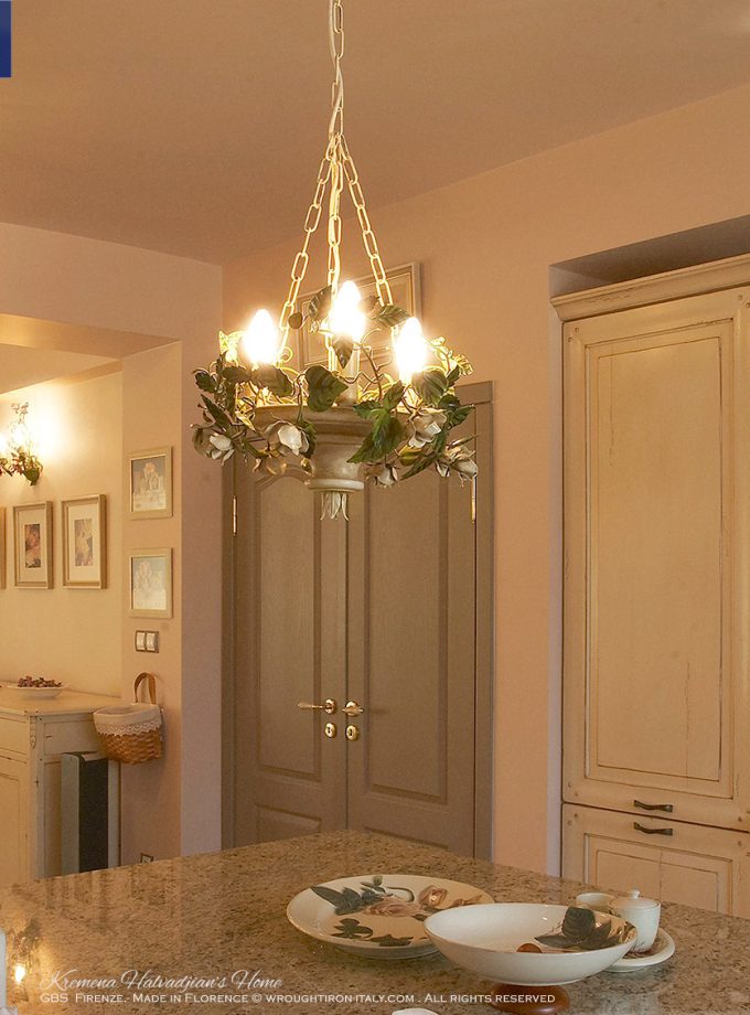 Fioriera. Lampadario a 3 - 4 o 5 luci. Versione con Rose rampicanti