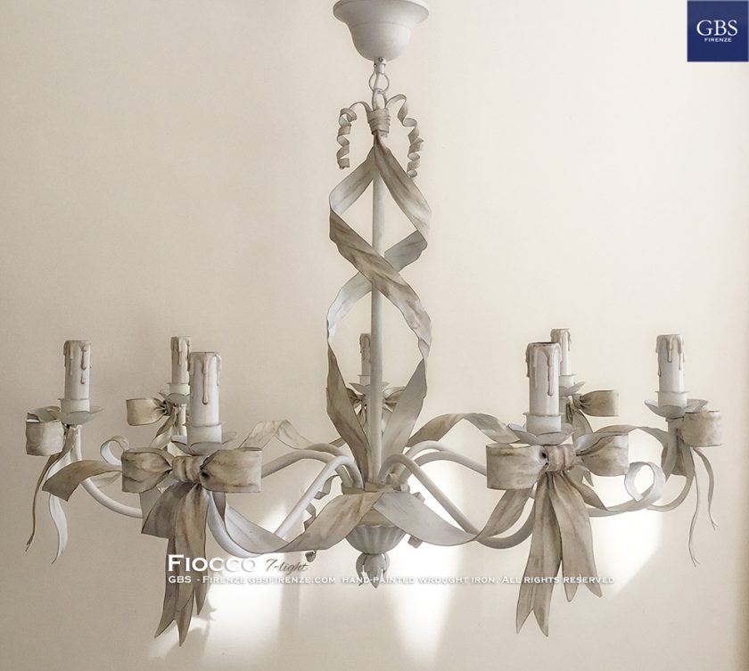 Lampadario Fiocco 7 Luci. Ferro battuto e decorato a mano. Diametro cm.75. GBS Made in Florence since 1925