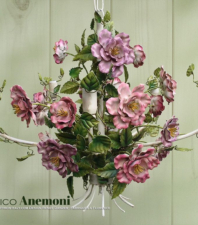 Romantico d’Anemoni. Lampadario a 5 Luci. Ferro battuto e decorato a mano. Design Renee Danzer