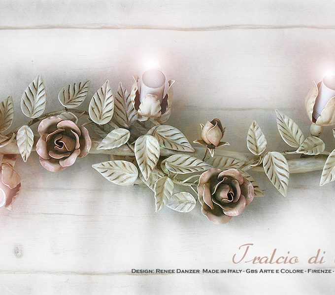 Tralcio di Rose. 3 Faretti orientabili. Applique Plafoniera con tre faretti direzionali. Ferro battuto e decorato a mano.