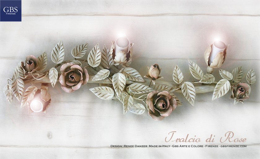 Tralcio di Rose. 3 Faretti orientabili. Applique Plafoniera con tre faretti direzionali. Ferro battuto e decorato a mano.