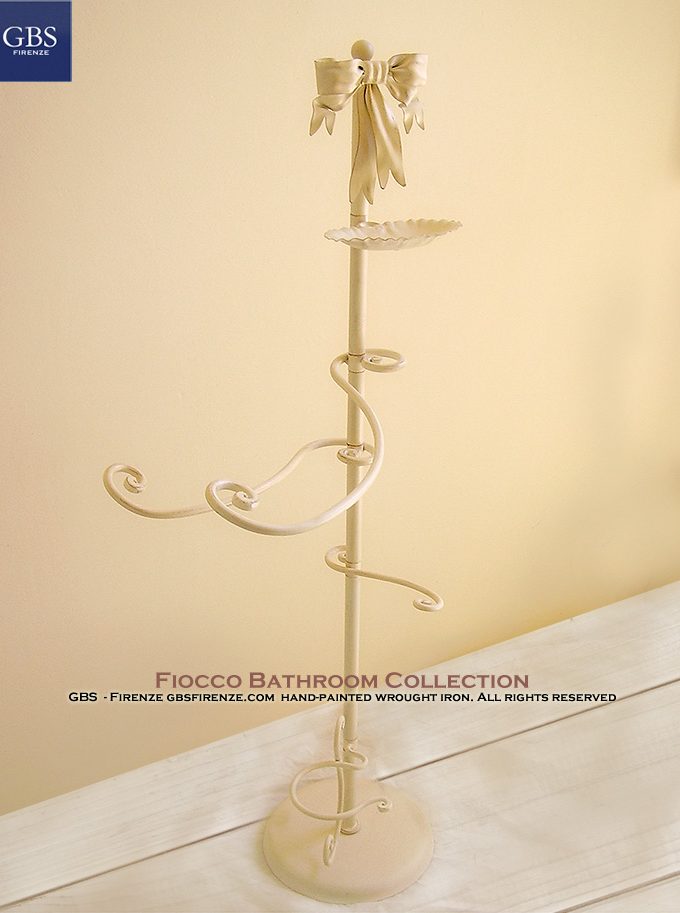 Bagno Fiocco. Piantana portasciugamani, porta sapone, accessori