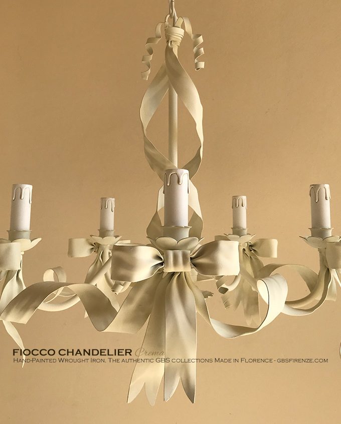 Lampadario Fiocco a 5 Luci. Colore Crema